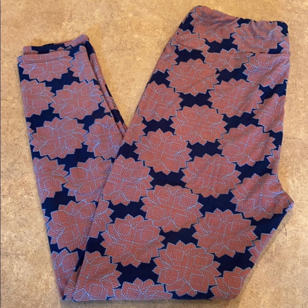 Women’s Lularoe leggings size tall and curvy